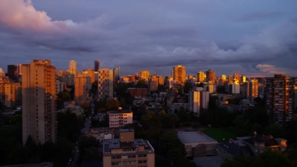 Városra Vancouverben alkonyatkor — Stock videók