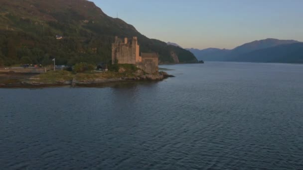 Eilean Donan castle o zachodzie słońca — Wideo stockowe
