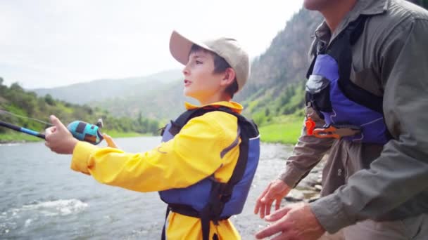 Son learning fishing with dad — Stock Video