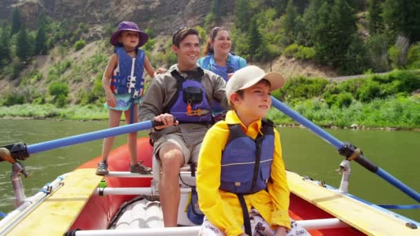 Rafting familiar no rio Colorado — Vídeo de Stock