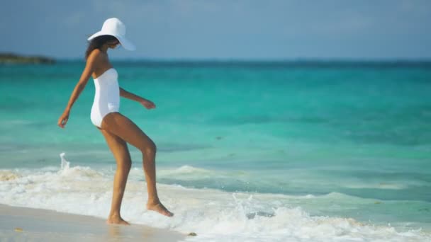 Girl in swimsuit barefoot on tropical beach — Stock Video