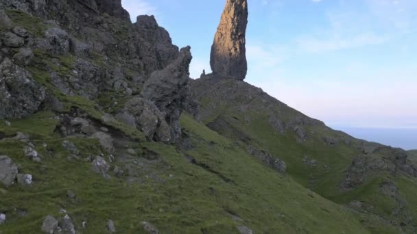 Trotternish Ridge ve Storr yaşlı adam — Stok video