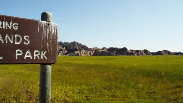 Badlands sign for South Dakota — Stock Video