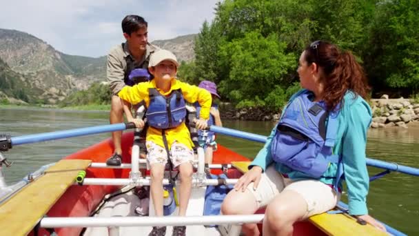 Family rafting on Colorado River — Stock Video