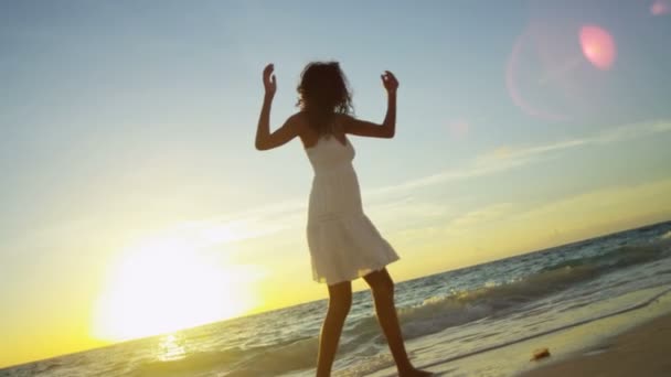 Girl at luxury beach resort at sunrise — Stock Video