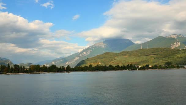 Město Riva na jezeře Garda — Stock video