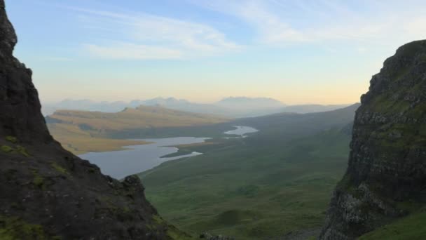 Trotternish Ridge perto de Old Man of Storr, Escócia — Vídeo de Stock