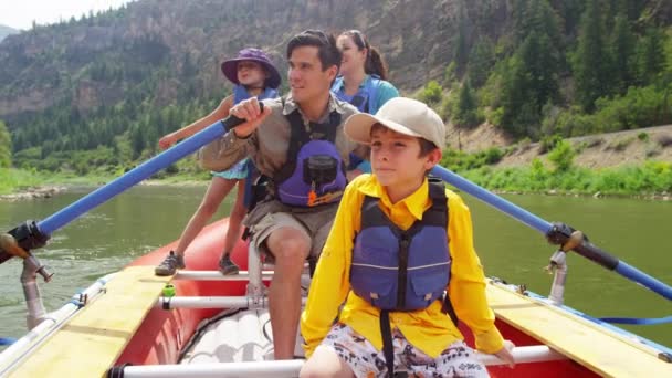 Rafting familiar en el río Colorado — Vídeo de stock