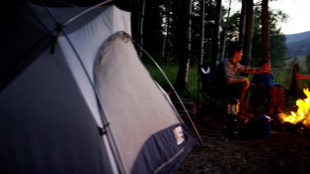 Camping familial et profiter des vacances — Video