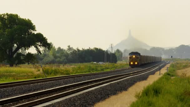 Freight train locomotive near Chimney Rock — Stock Video