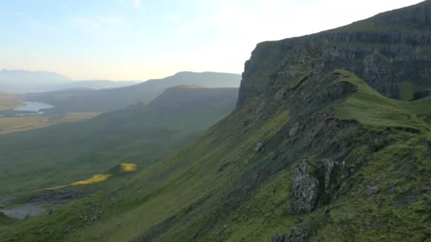 Trotternish Ridge cerca de Old Man of Storr — Vídeo de stock