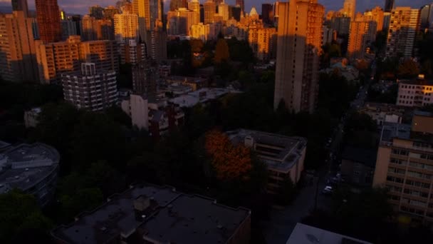 Vancouver Stadtbild Skyline in der Abenddämmerung — Stockvideo