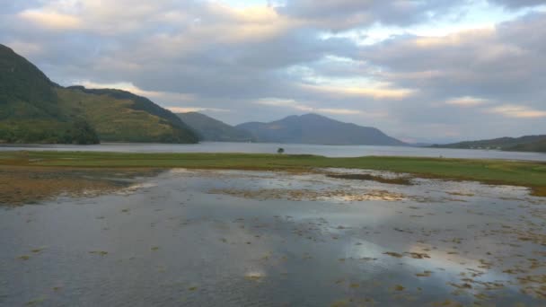 Loch Duich alkonyatkor, Skócia — Stock videók