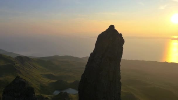 Vista sul tramonto di Storr Trotternish Ridge — Video Stock