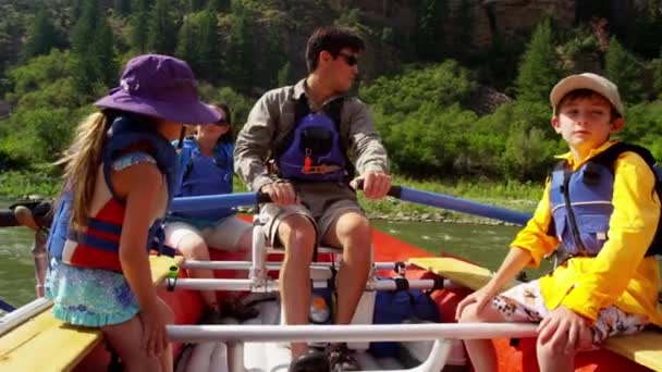 Családi rafting a Colorado folyó — Stock videók
