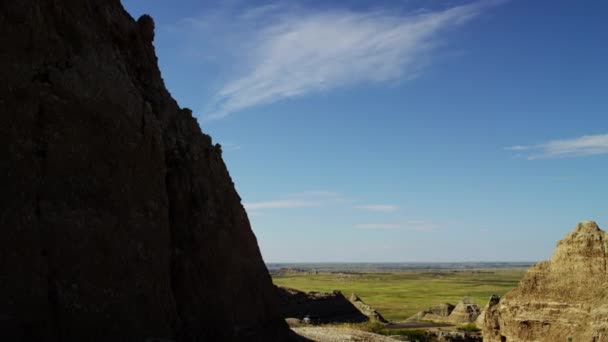 Carro de carro em Badlands — Vídeo de Stock