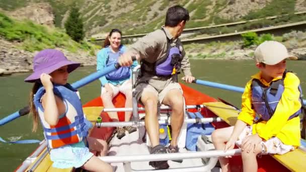 Rafting familiare sul fiume Colorado — Video Stock