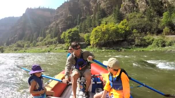 Family enjoying rafting on River — Stock Video