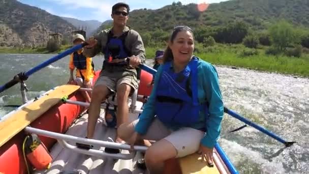 Rafting familiar no rio Colorado — Vídeo de Stock