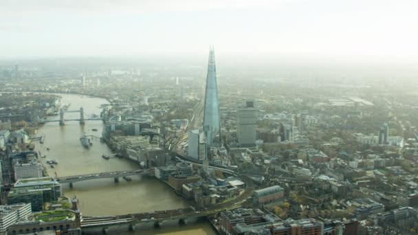 Мосты, охватывающие Темзу, Лондон — стоковое видео