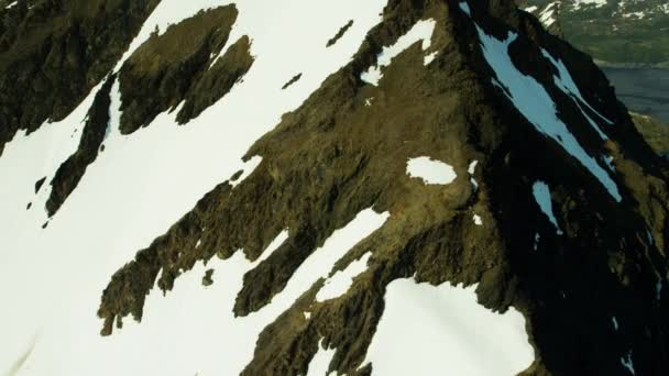 Schneebedeckte Berge in alaska — Stockvideo