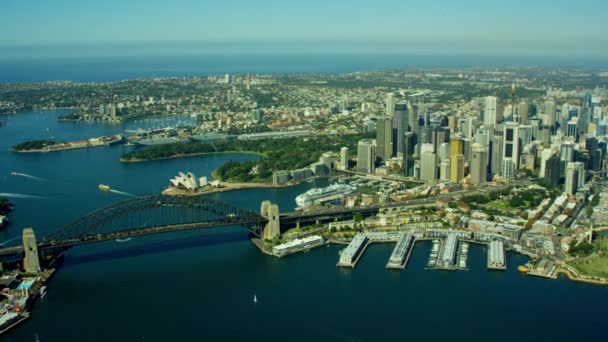 Sydney harbour bridge a operní dům — Stock video