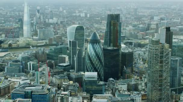 Edifícios modernos arranha-céus em Londres — Vídeo de Stock