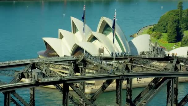 Sydney міст гавані піднятися і оперний театр — стокове відео
