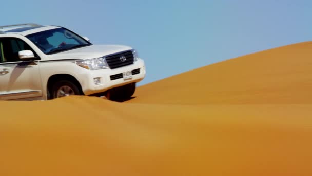 Deserto veículo duna batendo — Vídeo de Stock