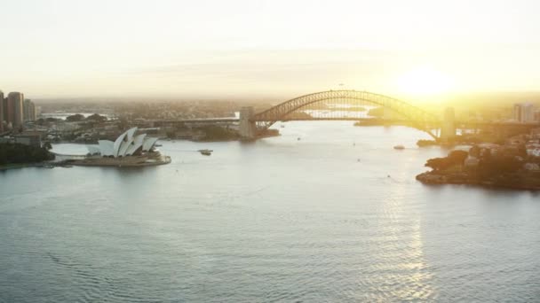 Sydney Harbor Bridge och Opera House — Stockvideo