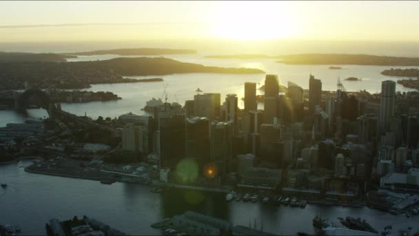 Rascacielos y puente del puerto de Sydney — Vídeo de stock