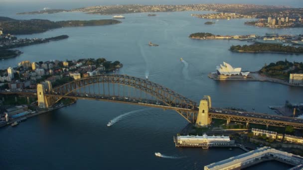 Sydney Harbor Bridge e Opera House — Vídeo de Stock