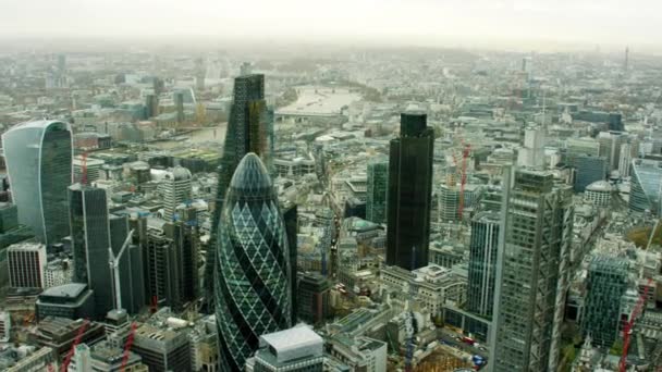 Walkie Talkie gebouw en augurk in Londen — Stockvideo