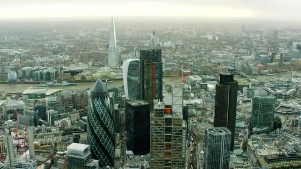 El edificio Gherkin y el paisaje urbano de Londres — Vídeos de Stock