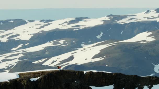 Mountain climbers in Alaska — Stock Video