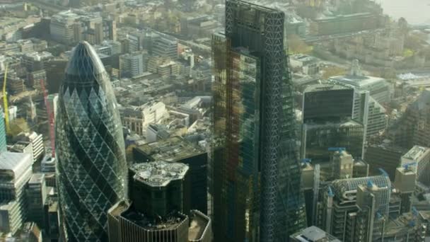 Wolkenkrabber in de City of London — Stockvideo