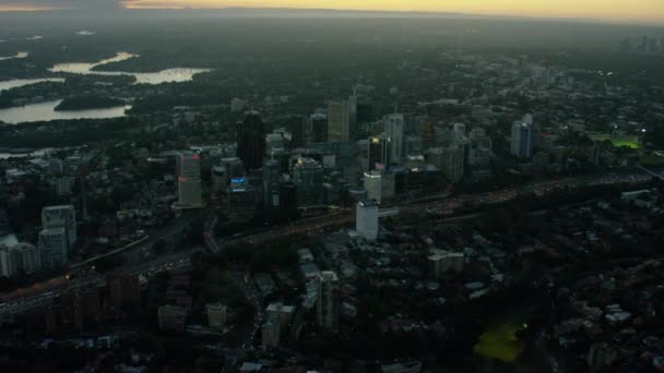 Gebouwen en snelweg van Sydney — Stockvideo