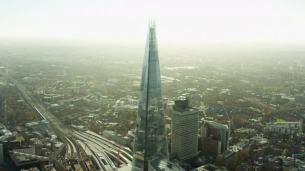 La torre Shard y el paisaje urbano de Londres — Vídeos de Stock