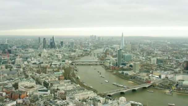 Broar över floden Themsen, London — Stockvideo