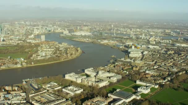 River Thames en Londres, Reino Unido — Vídeo de stock