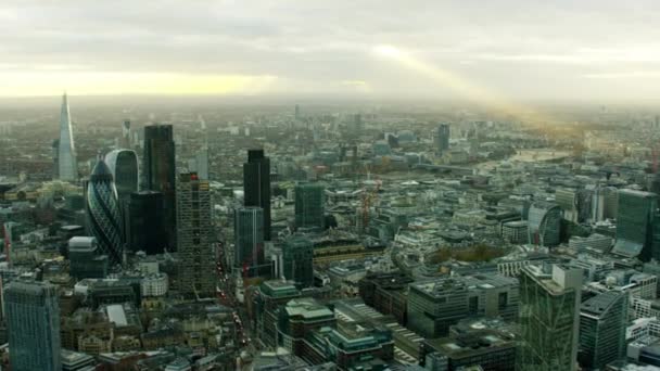 Londra'nın modern gökdelen binalar — Stok video