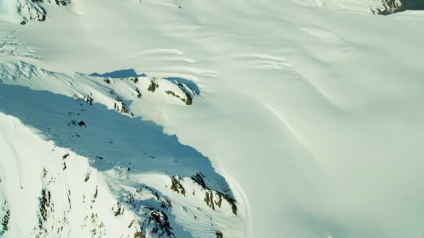 Міцний Сніг накривав гори на Алясці — стокове відео
