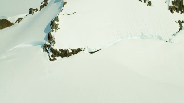 雪覆われた山々 の峰、アラスカ — ストック動画