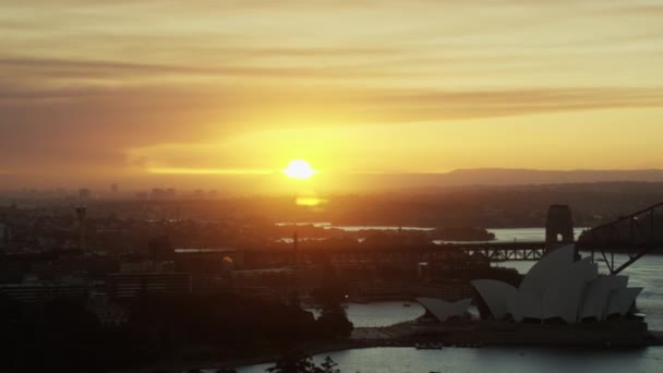 Ponte sul porto di Sydney e Teatro dell'Opera — Video Stock