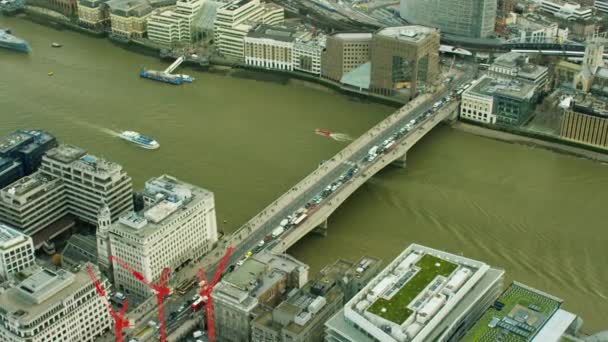 Puentes que atraviesan el río Támesis, Londres — Vídeo de stock