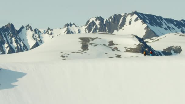 Bergsteiger in alaska — Stockvideo