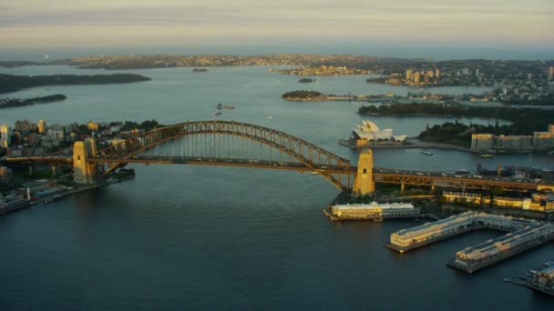 悉尼港湾大桥爬在日落时分 — 图库视频影像