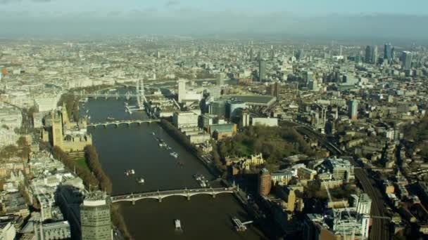 Bruggen over de rivier de Thames, London — Stockvideo