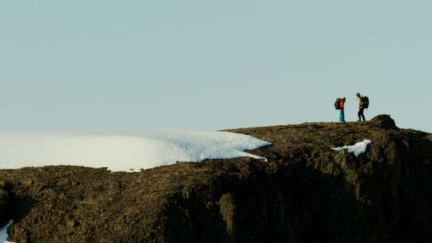 Bergsteiger in alaska — Stockvideo