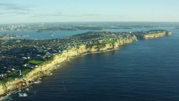 Pobřeží na pláži Bondi Beach, Sydney — Stock video